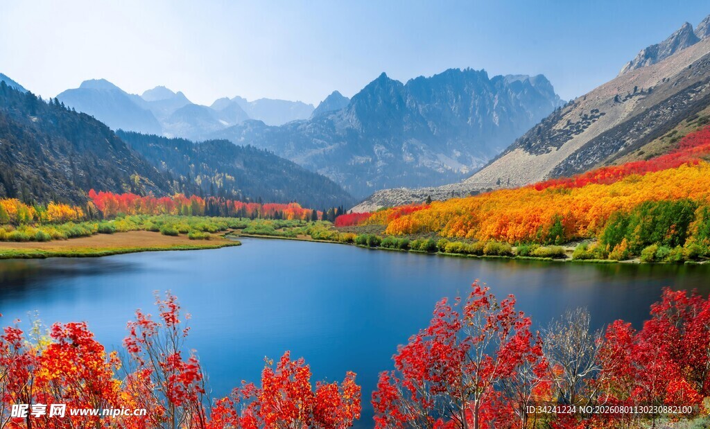 秋日湖光山色美景