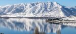 雪山映湖景纯净自然美
