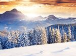 冬日雪岭山林壮丽美景