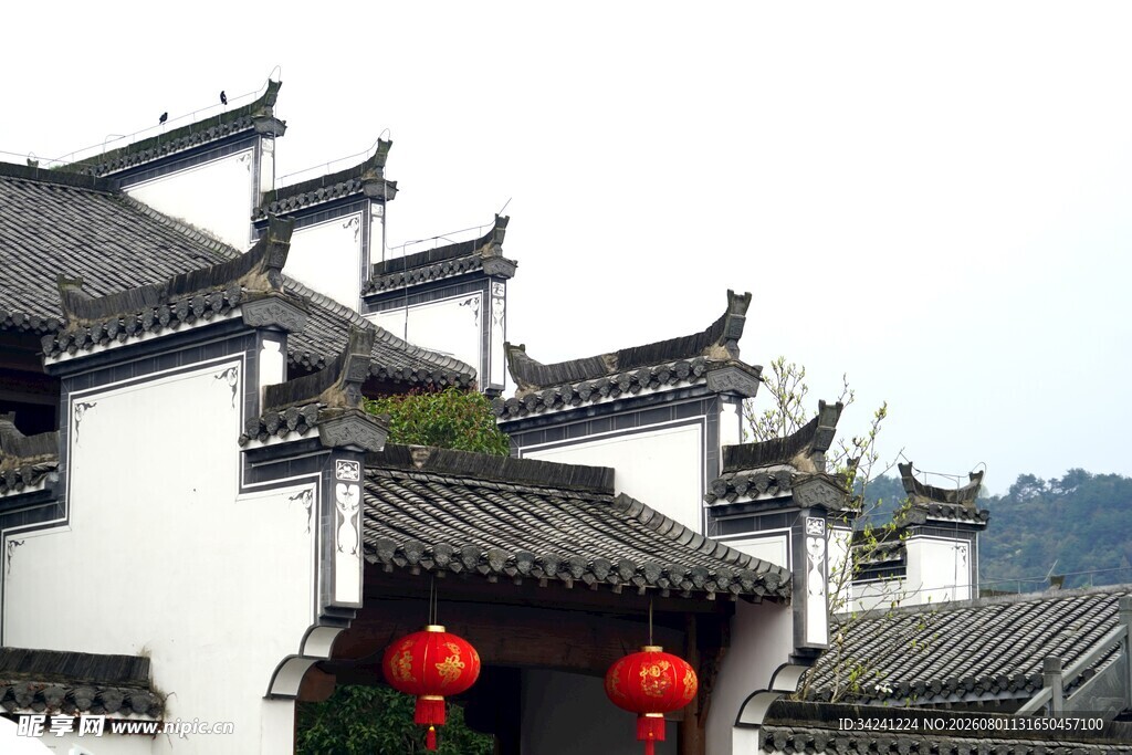 徽派古建筑红灯笼点缀