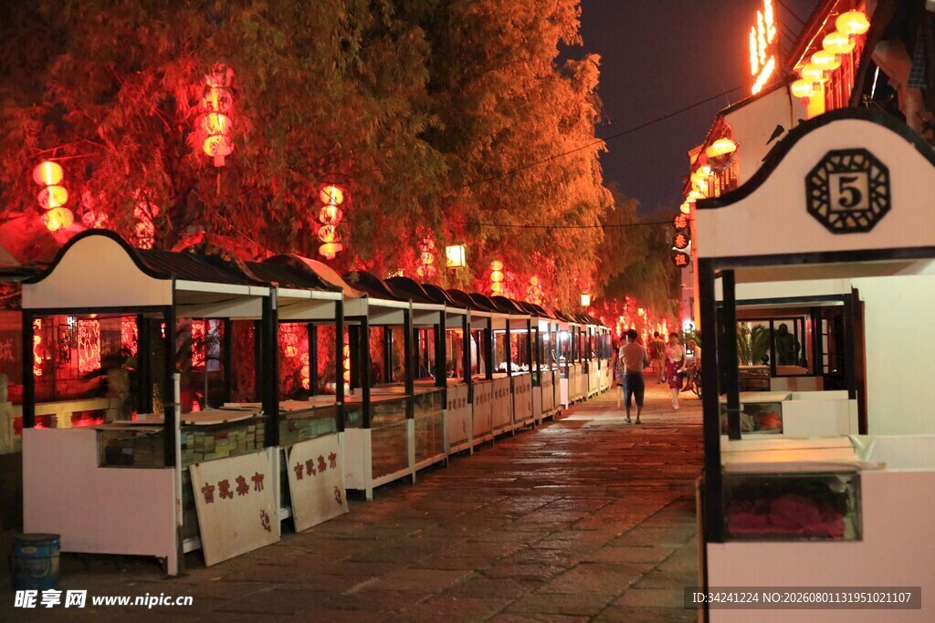 夜间观光小火车景观