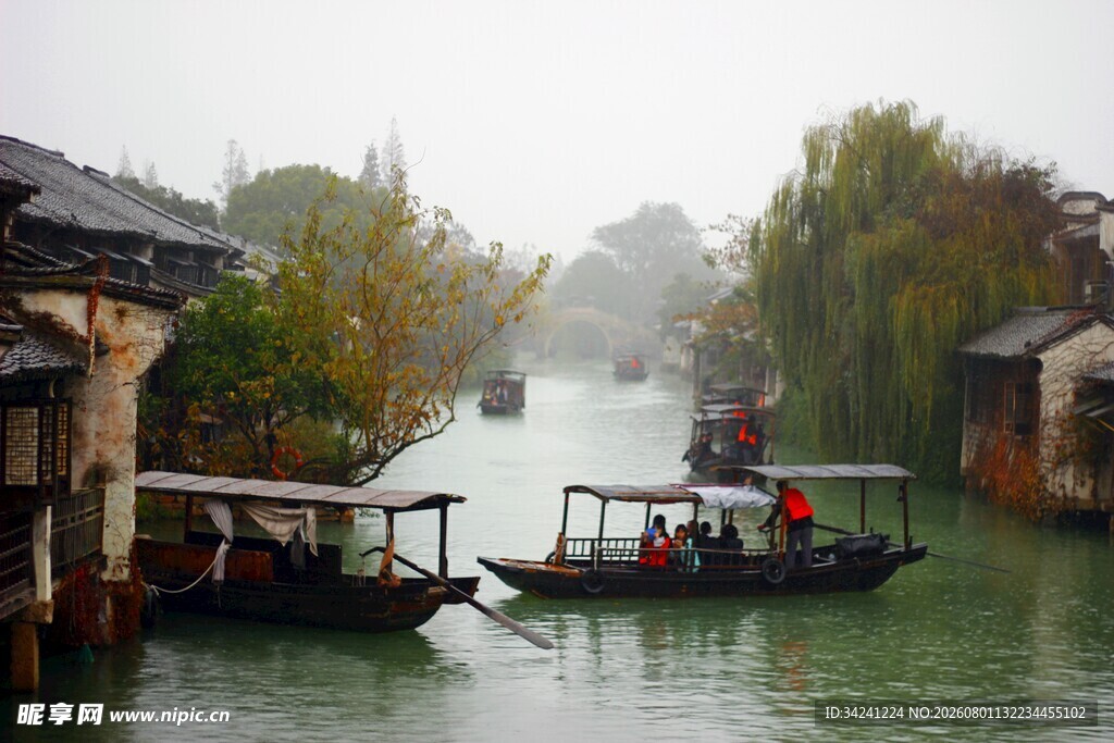 烟雨江南水乡小船景致