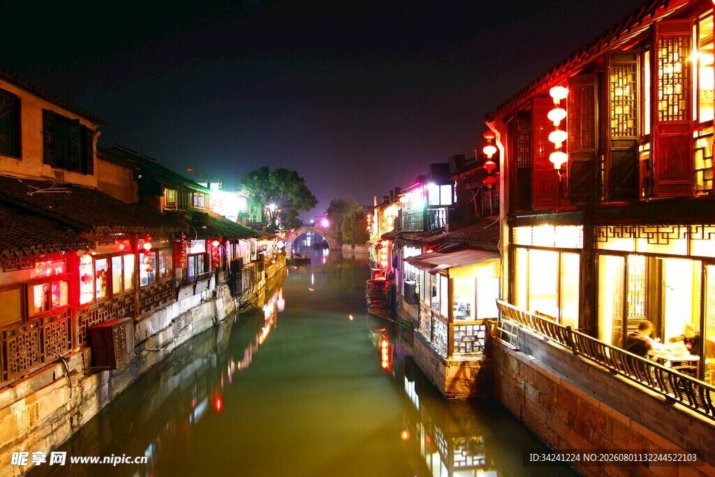 江南水乡夜景灯火璀璨