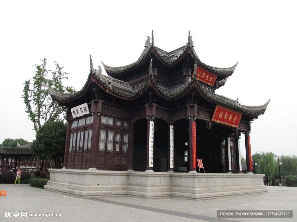 中式古典建筑飞檐翘角