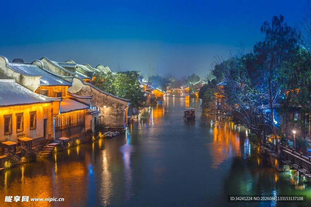 江南水乡夜景图