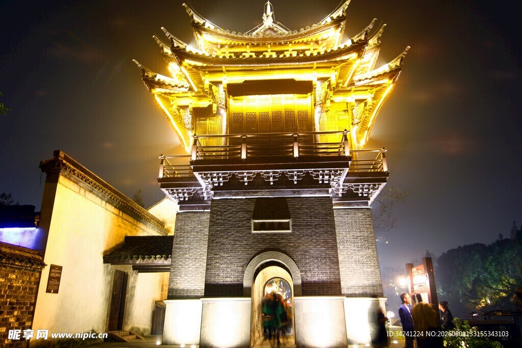 古楼夜景灯火辉煌映夜色