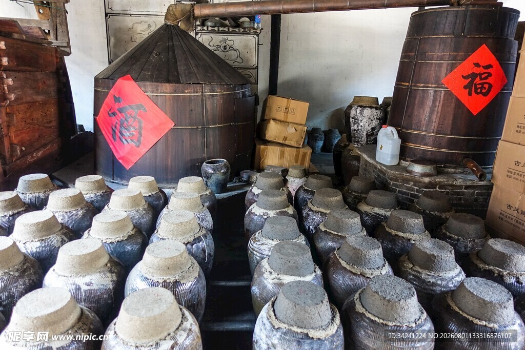 传统酒坊坛坛美酒待品