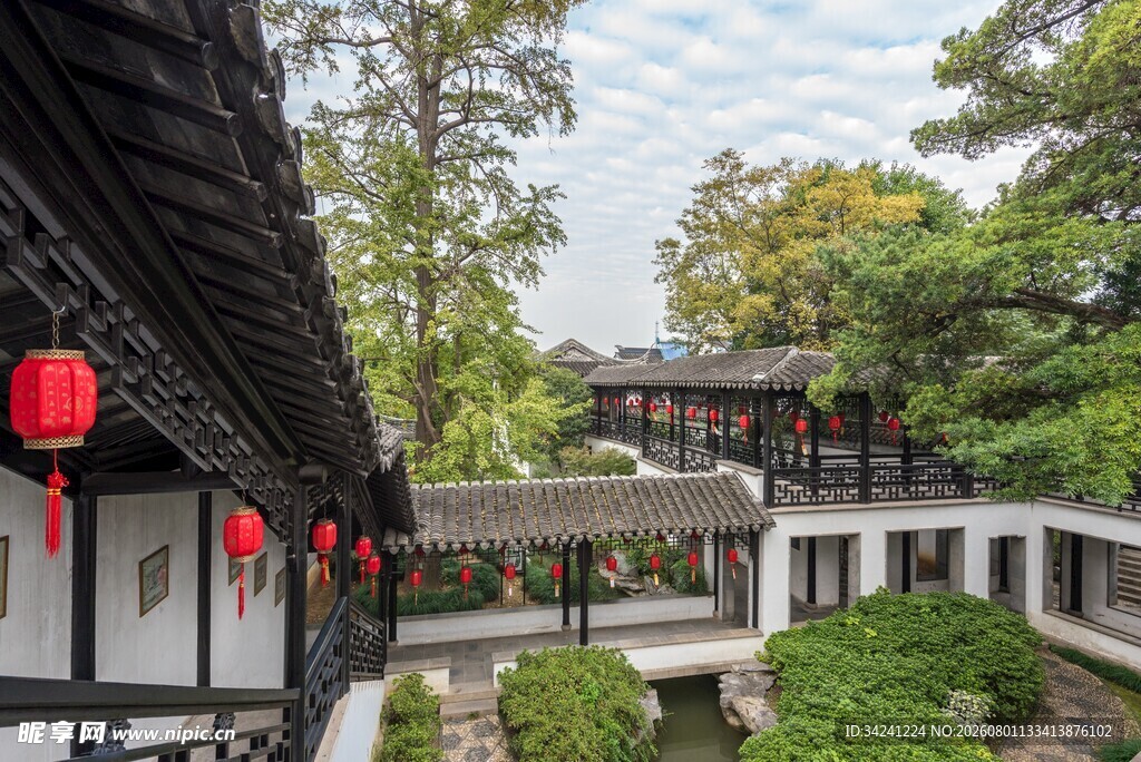 中式庭院景观红灯笼点缀