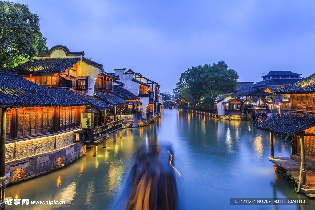 江南水乡夜景静谧如画