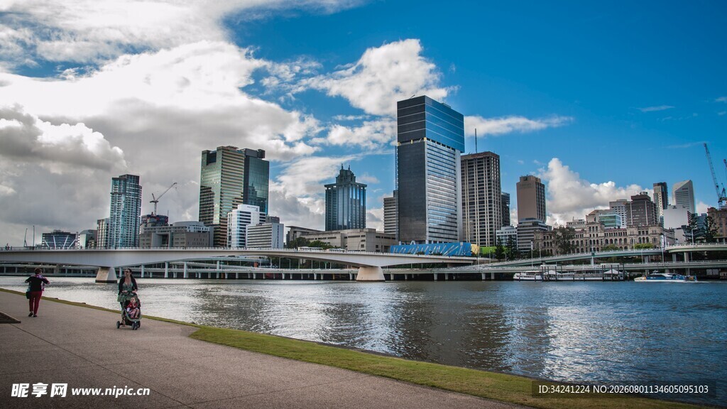河畔都市风光天际线美景