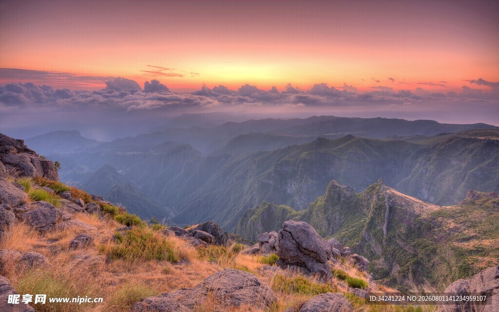 山间壮丽日出美景