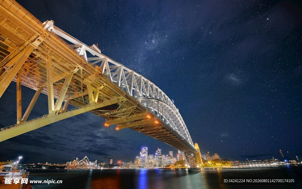 夜晚中的桥梁璀璨夜景