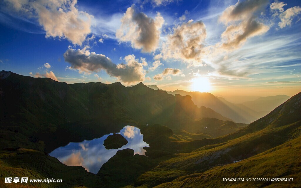 山间日出美景