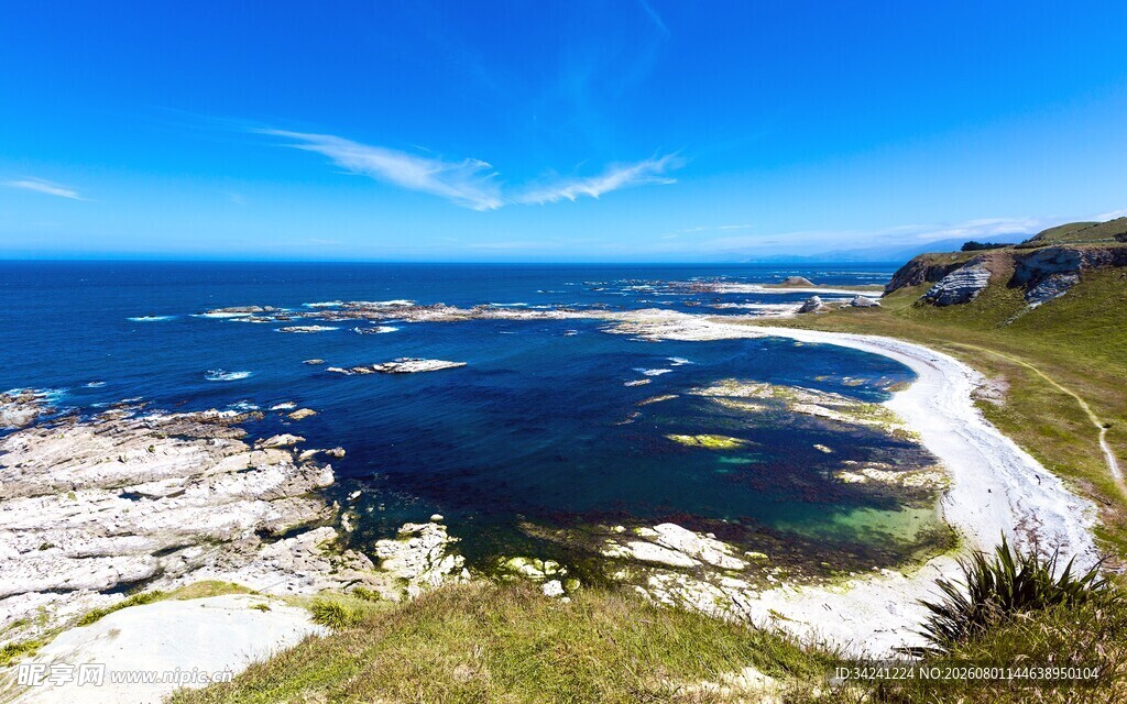 海岸美景碧海蓝天白沙