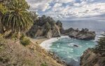 海岸风光碧海蓝天绿树