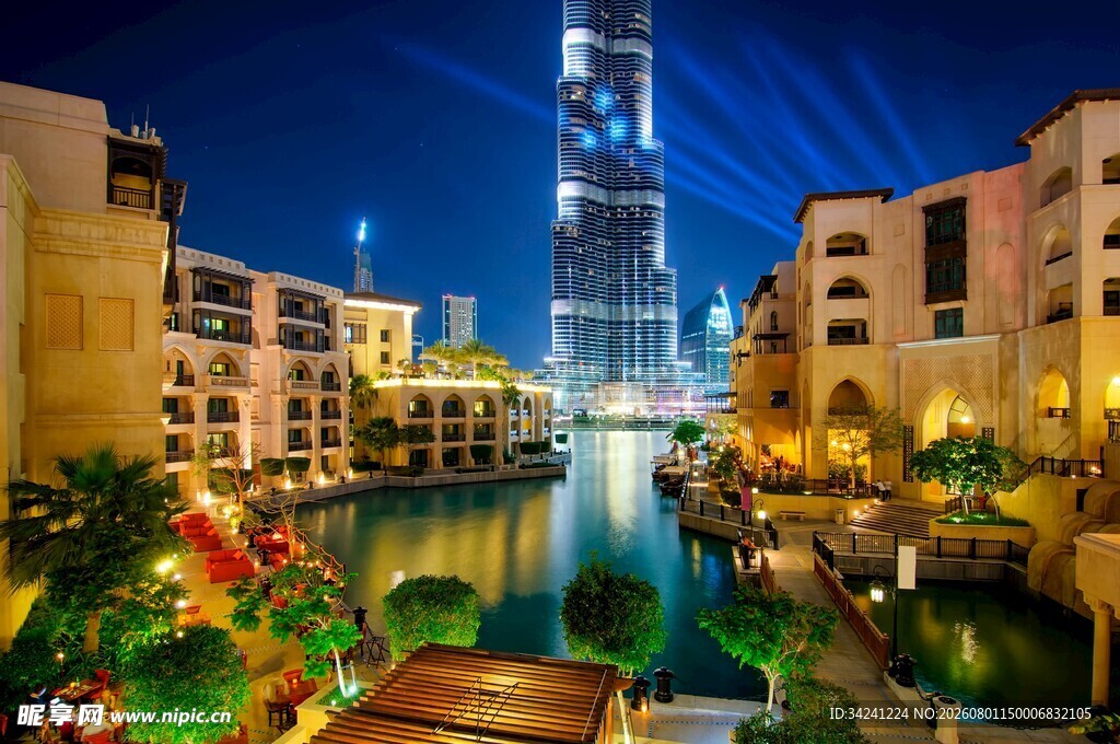迪拜夜景中的繁华建筑景观