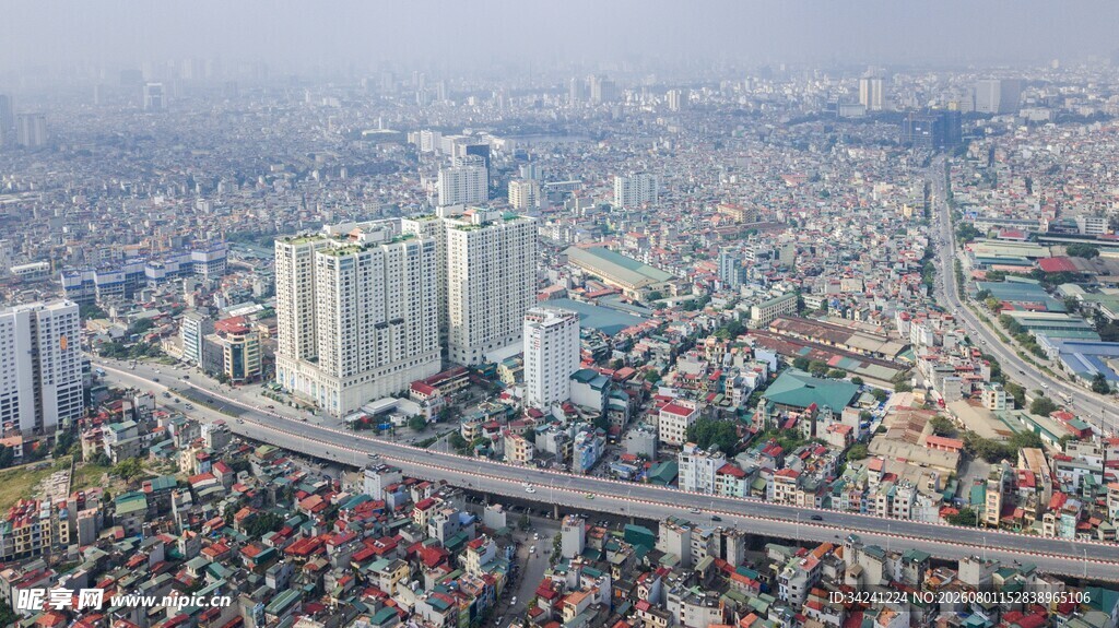 城市俯瞰高楼与道路景观