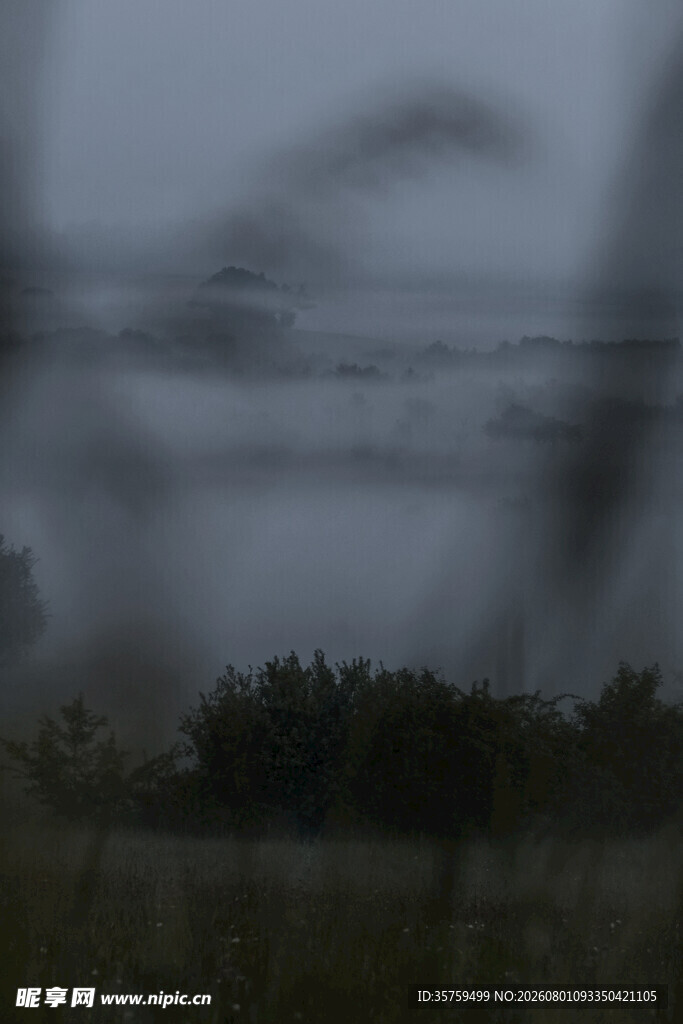 雾中朦胧景色