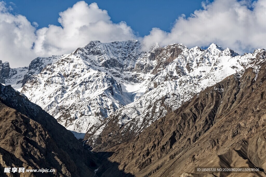 壮丽雪山景观