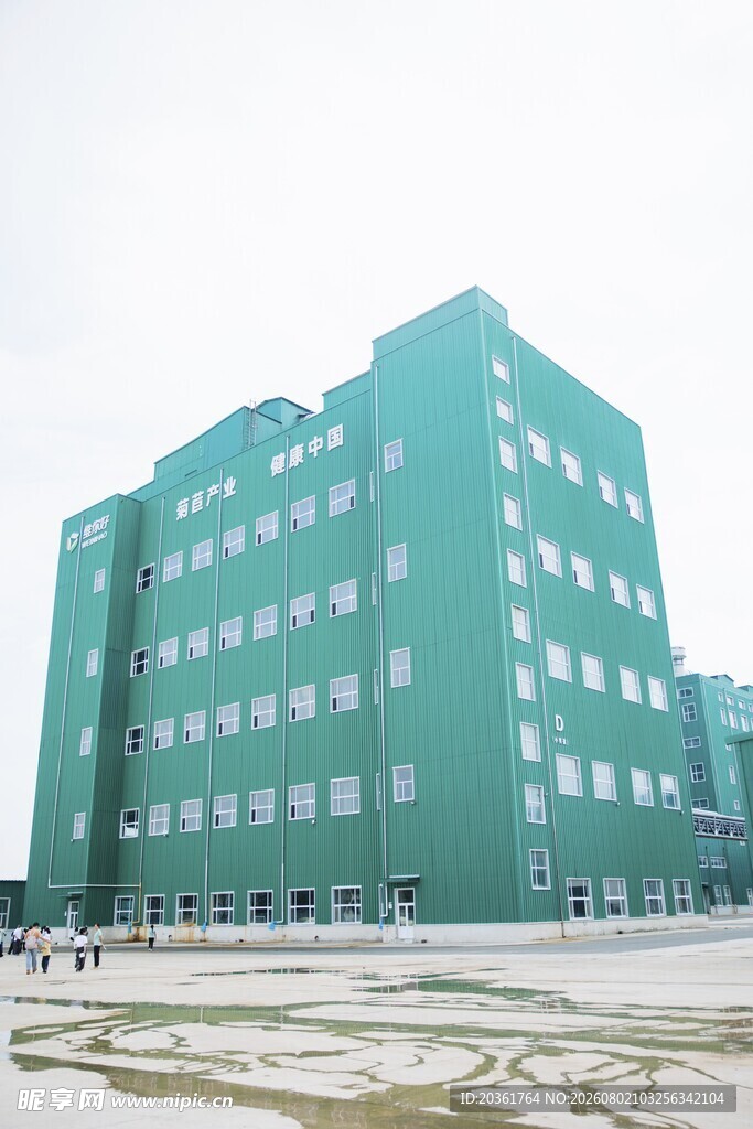 绿色多层建筑外观