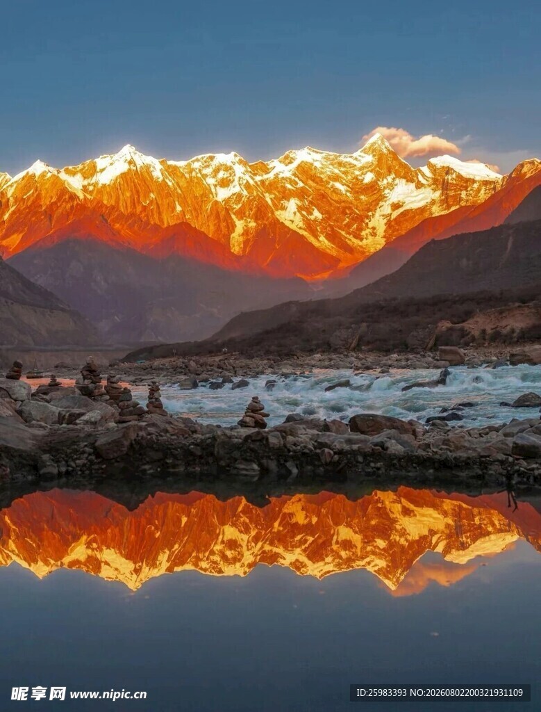 雪山湖泊