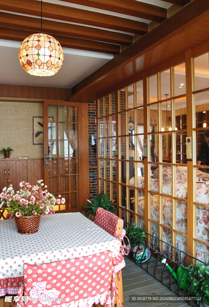 日式温馨餐厅室内场景