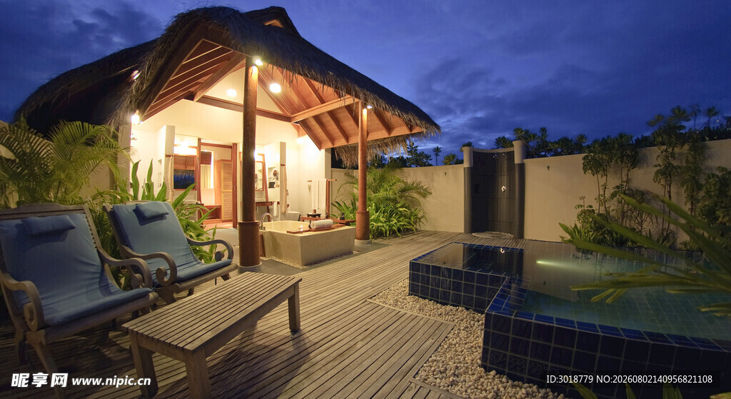 夜幕下的温馨度假小屋
