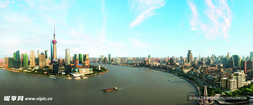 城市河畔风光全景图