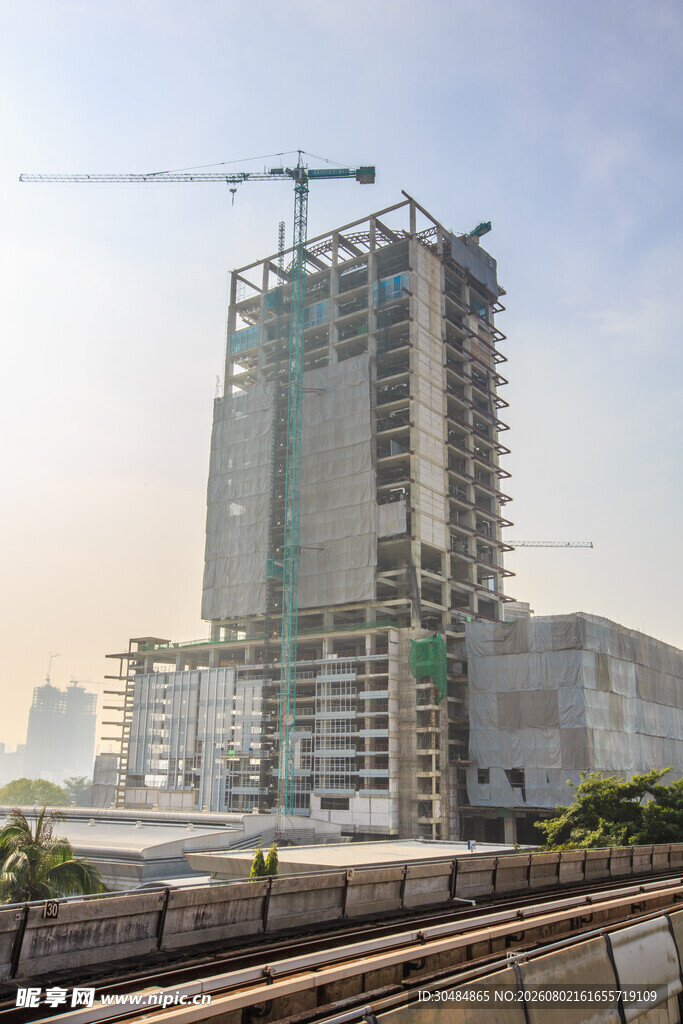 城市中在建的高层大楼
