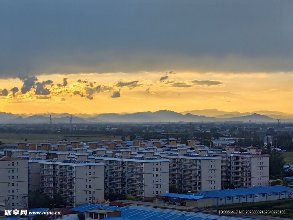 黄昏天际线
