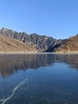 平静湖水