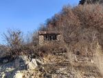 山间废弃小屋