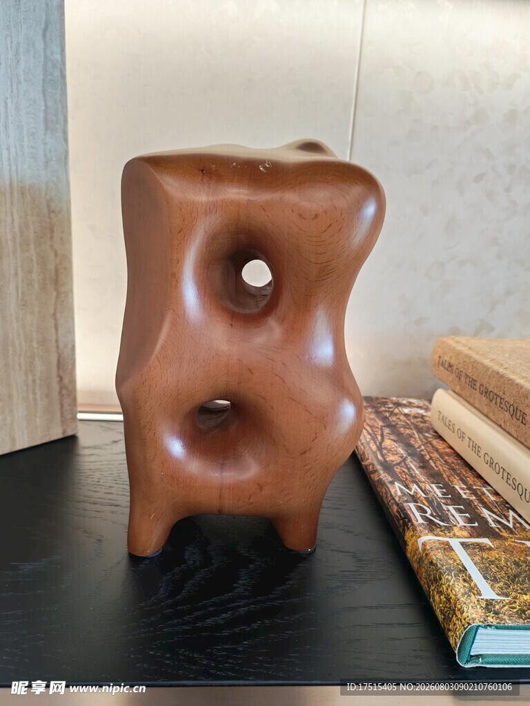 独特造型木质摆件
