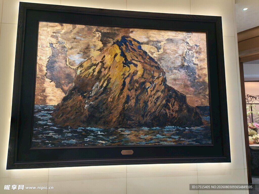 室内展示的精美油画作品