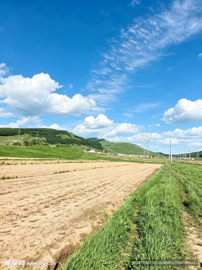 田园风光田野与远山景色