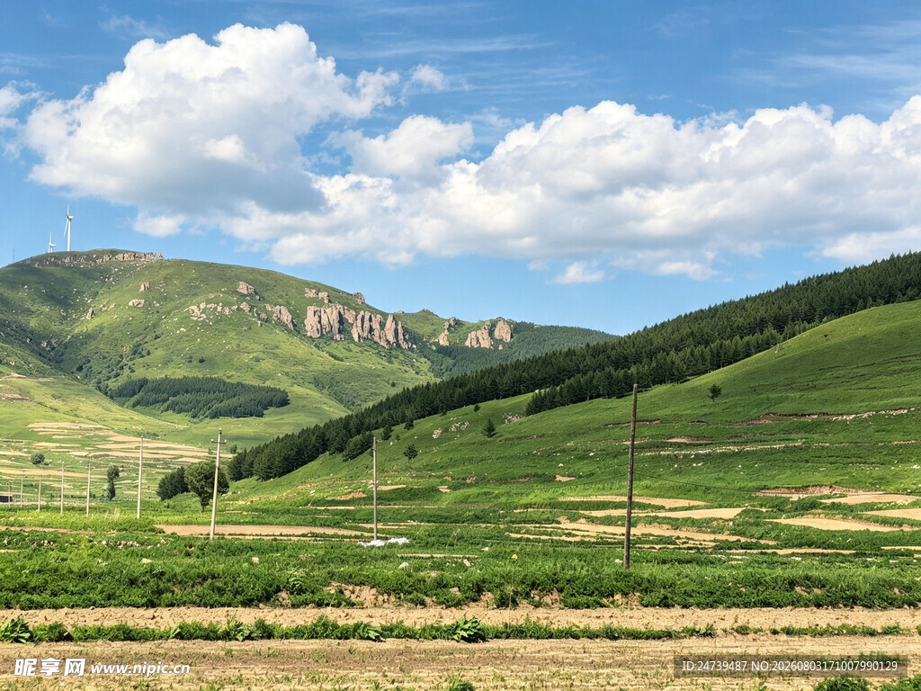 青山绿野间的美丽风光