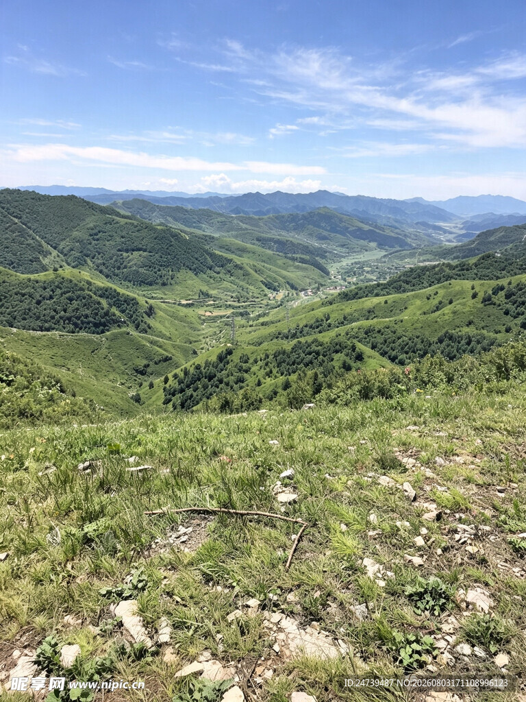 青山绿野山间美景