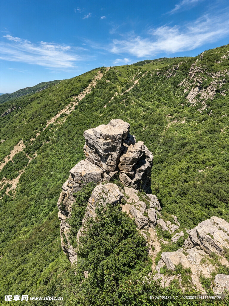 山间独特岩石景观