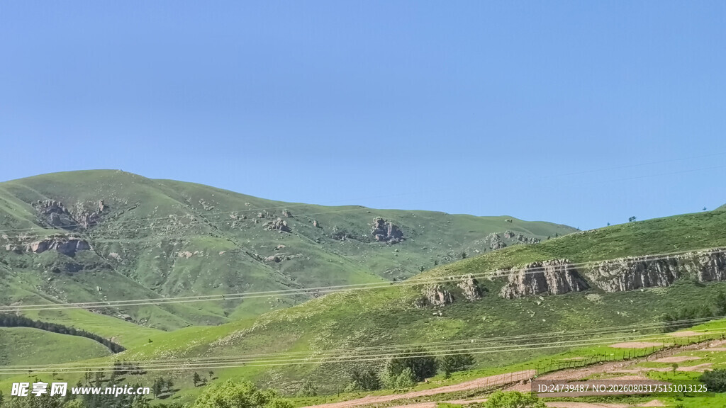 青山绿野风景图