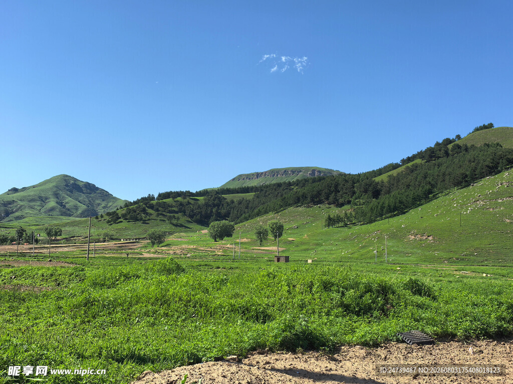 青山绿野间的自然美景
