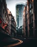 城市街道间的现代建筑景观