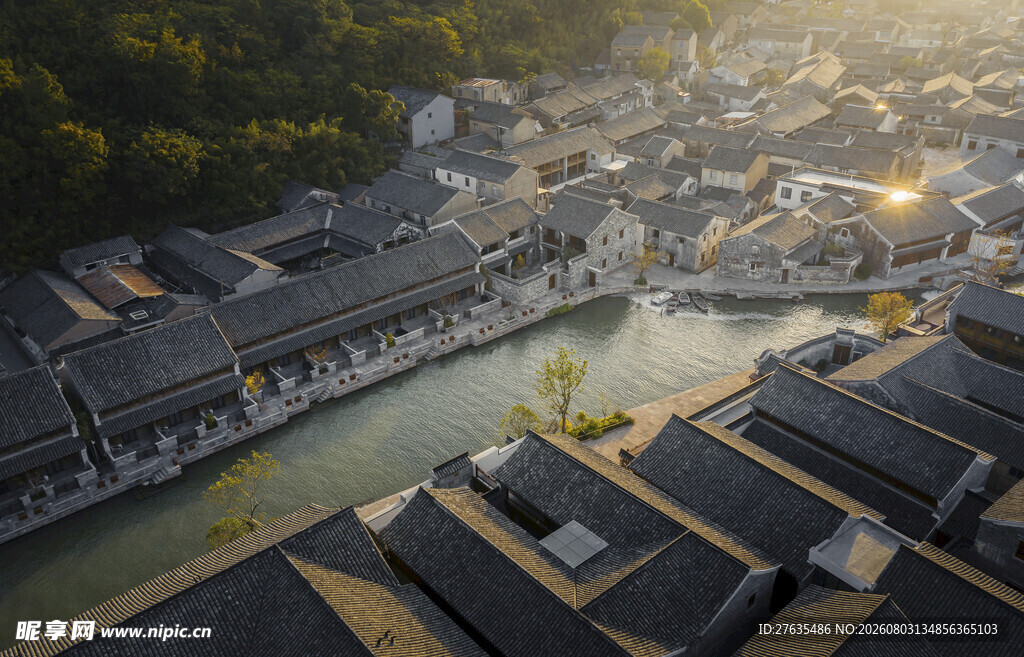 古村水乡黄昏俯瞰美景