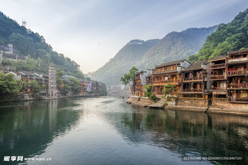 湘西河畔古村落美景