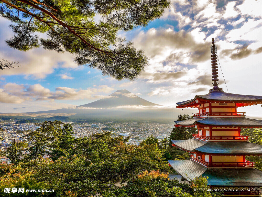 日本五重塔与远山美景