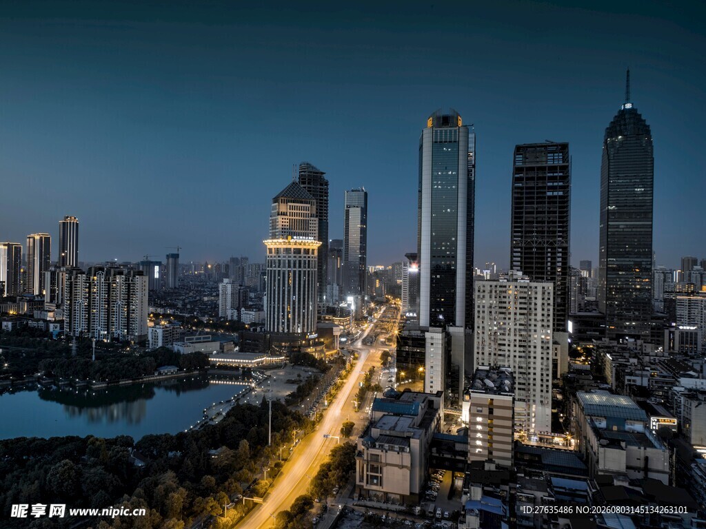 夜幕下的繁华都市景观