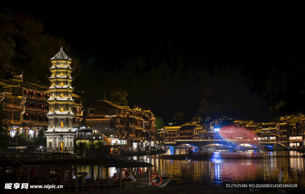 古塔夜景璀璨城市风光