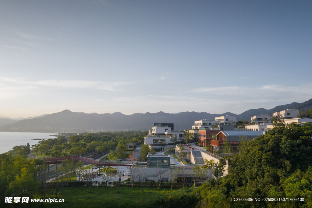 湖畔小镇风光美景