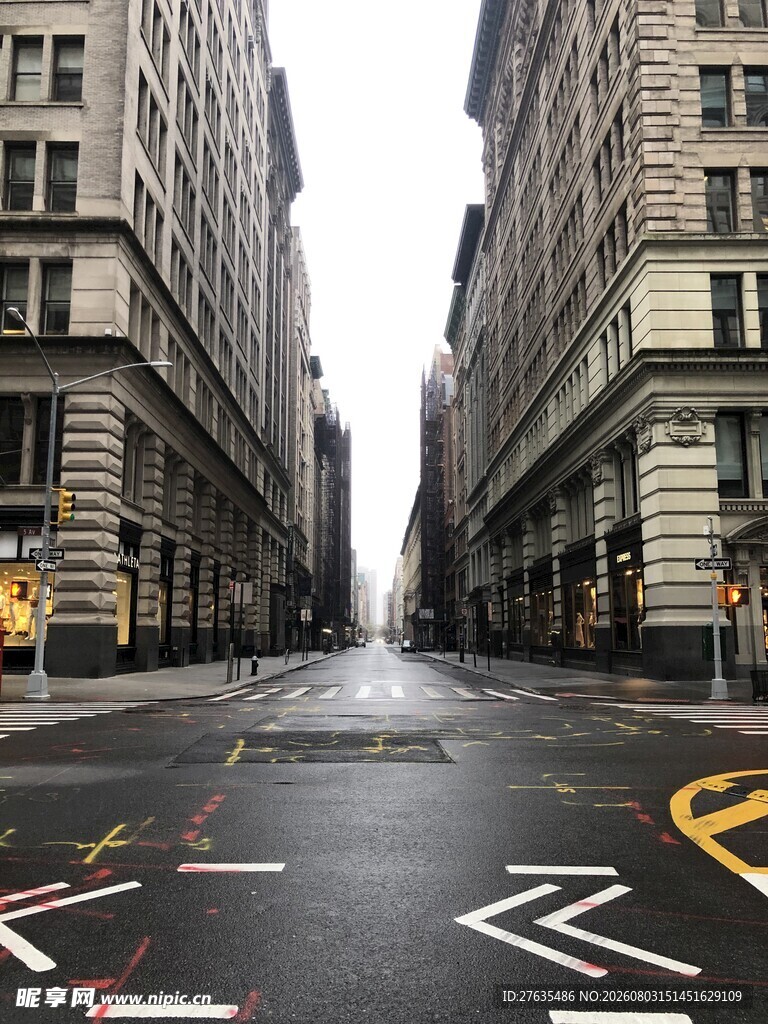 城市空旷街道景象