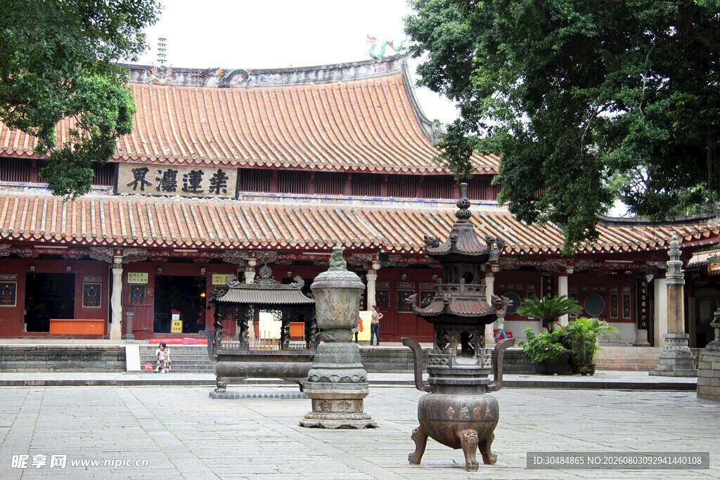 泉州古雅庙宇庭院景观