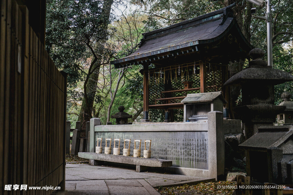 古雅日式林间寺庙建筑